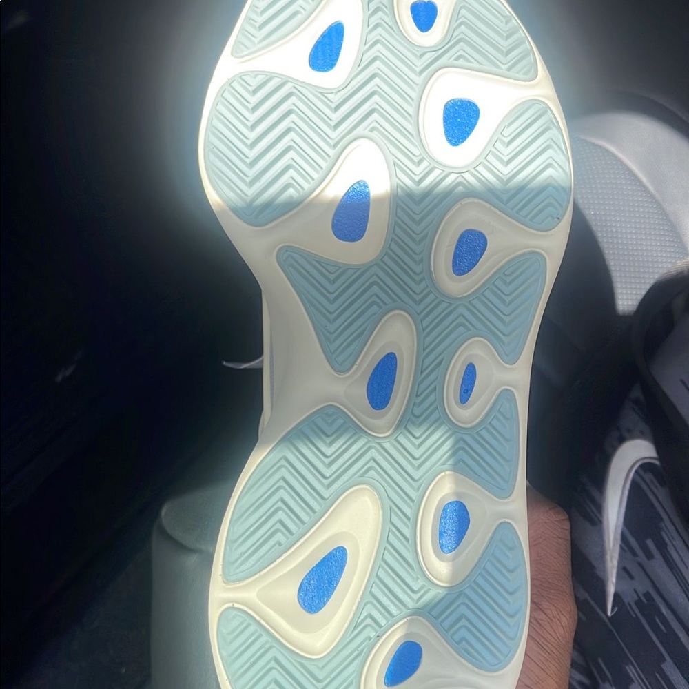YEEZY 700 AZAEL SIZE 9.5